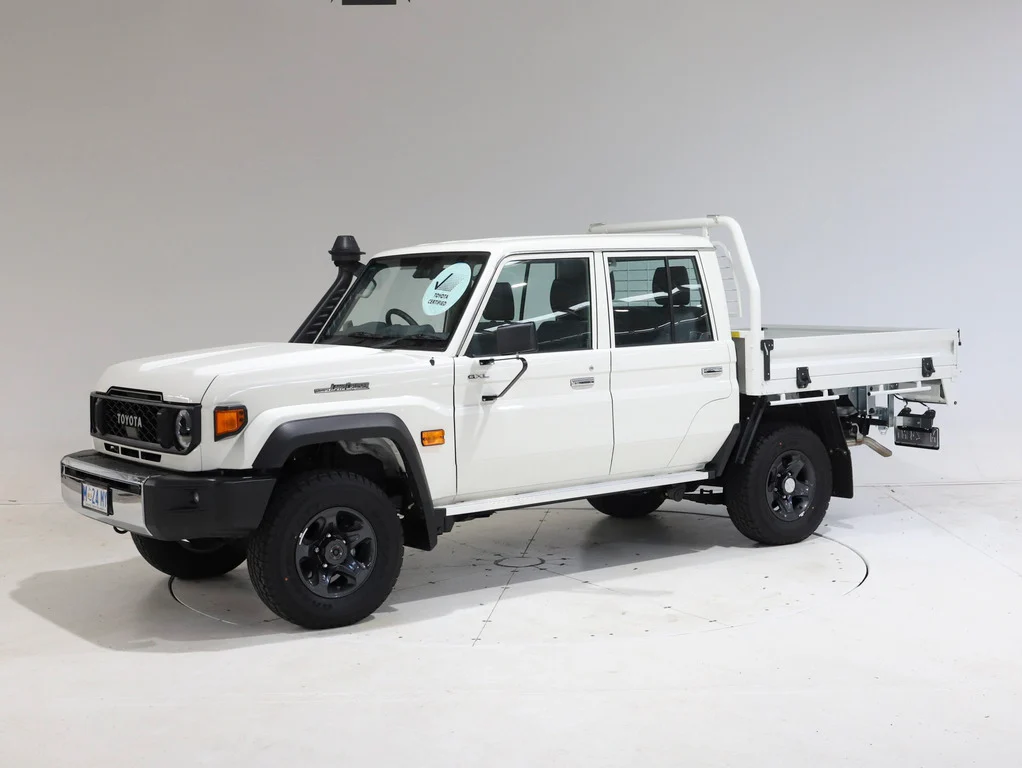 2024 Toyota LC Military GXL image 2