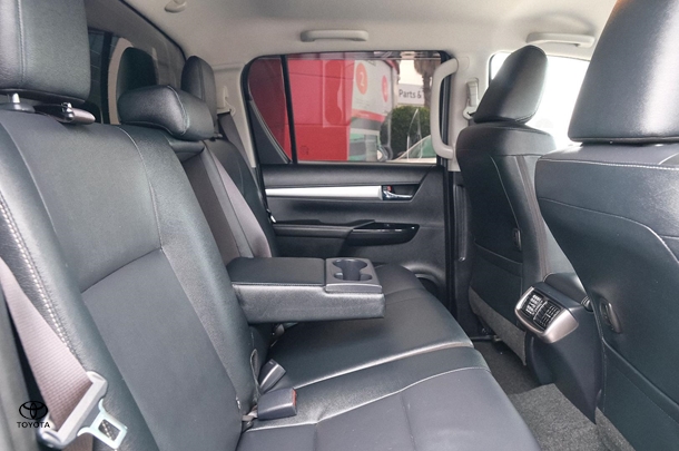 2022 Toyota Hilux SR5 image 11