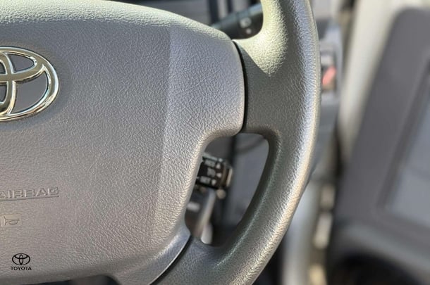 2017 Toyota LC Military GXL image 18
