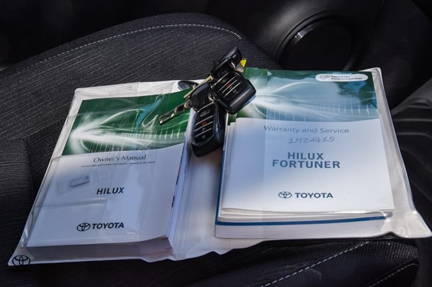 2023 Toyota HILUX SR5 image 6