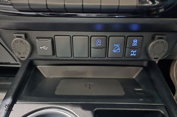 2024 Toyota Hilux SR5 image 23