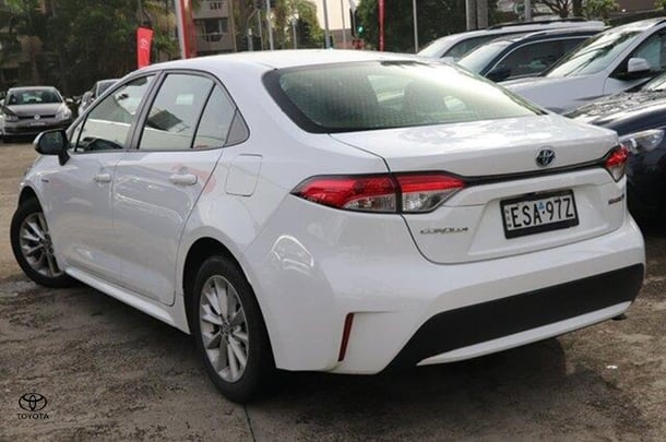 2022 Toyota Corolla Sedan Hybrid Ascent Sport image 3