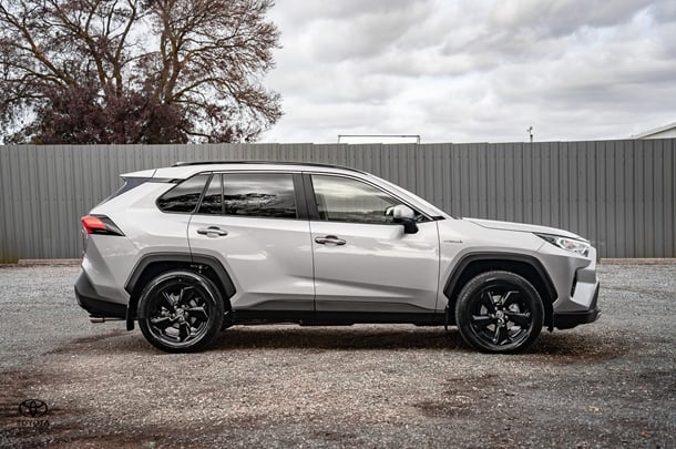 2021 Toyota RAV4 HYBRID Cruiser 2WD image 38