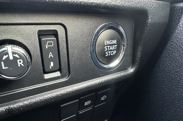 2021 Toyota Prado GXL image 14