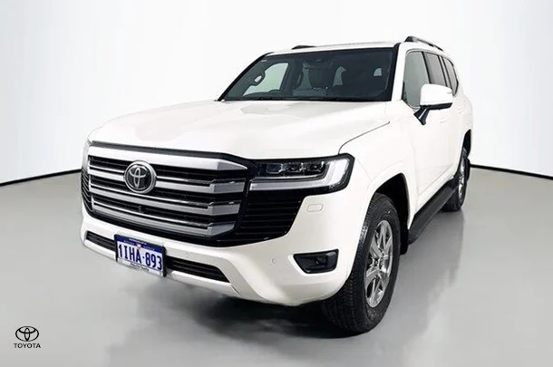 2024 Toyota LANDCRUISER VX image 3