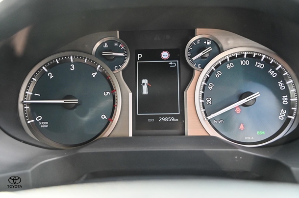 2023 Toyota Prado VX image 10