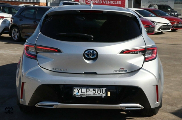 2021 Toyota Corolla Hatch Hybrid ZR image 18