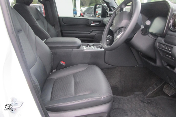 2024 Toyota Prado VX image 10