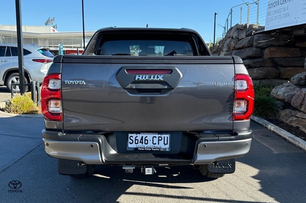2022 Toyota Hilux Rogue image 5
