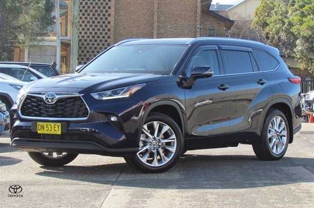2023 Toyota Kluger AWD GRANDE image 3