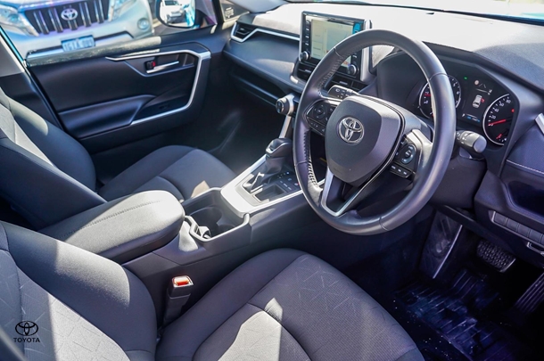 2019 Toyota RAV4 GXL image 6