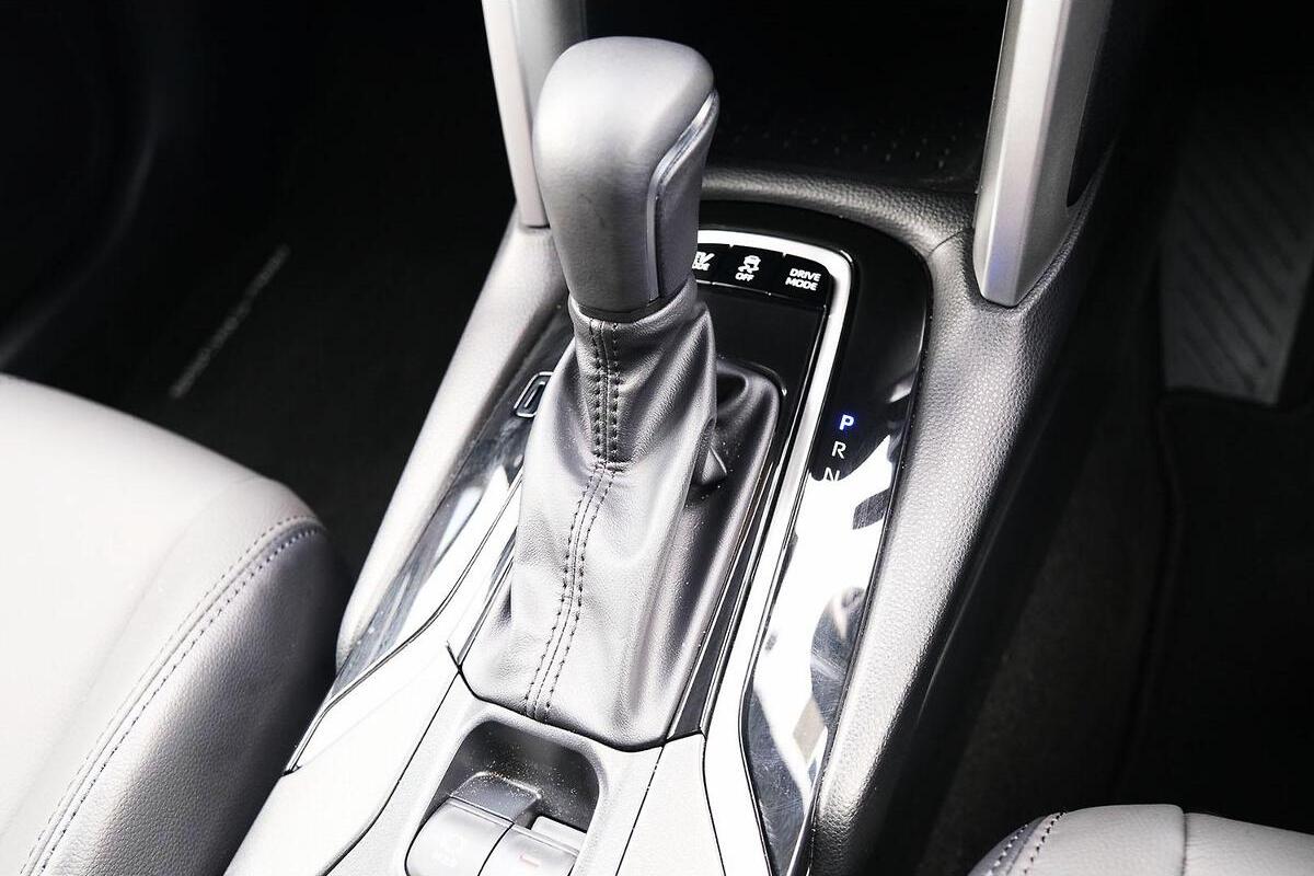 2024 Toyota Corolla Cross GXL Auto eFour image 17