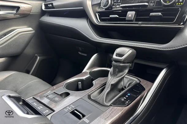 2022 Toyota Kluger Hybrid AWD GRANDE image 20