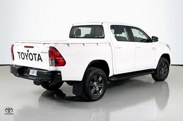 2024 Toyota Hilux SR image 9