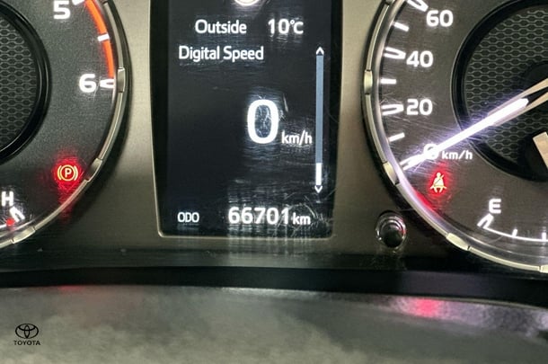 2022 Toyota Hilux SR image 17