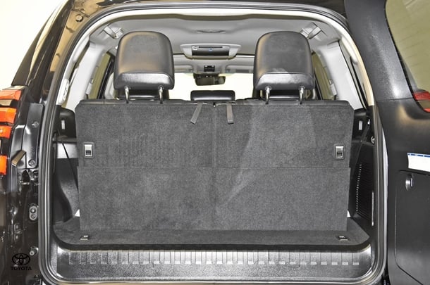 2023 Toyota Prado Kakadu image 24