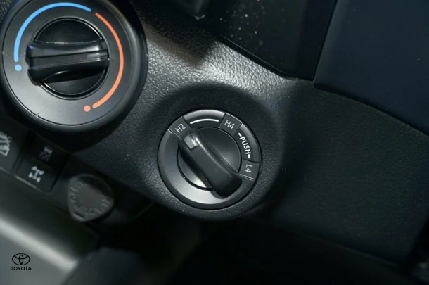 2024 Toyota HILUX SR image 17