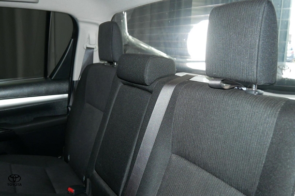 2017 Toyota Hilux 4x4 SR5 image 21