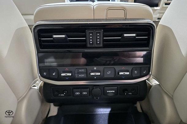 2022 Toyota Landcruiser Sahara ZX image 31