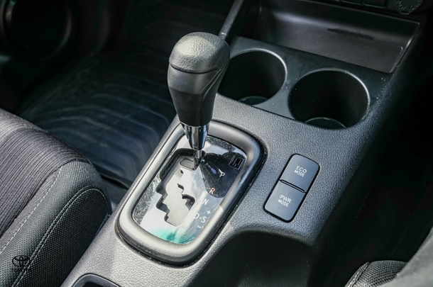 2018 Toyota HILUX Rugged image 16