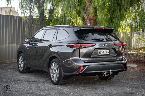 2024 Toyota KLUGER HYBRID AWD GRANDE image 38