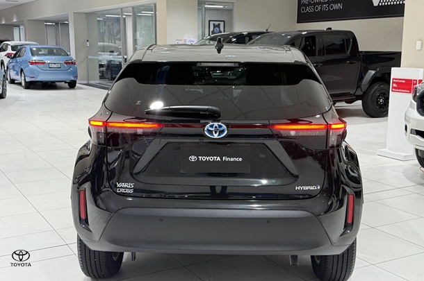 2023 Toyota Yaris Cross Hybrid GXL image 9