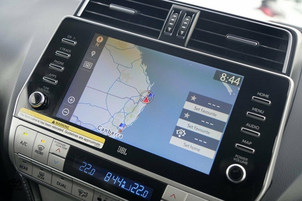 2021 Toyota Prado VX image 14