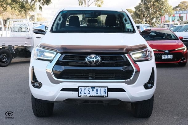 2021 Toyota Hilux SR5 image 3