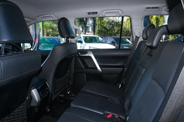 2021 TOYOTA Prado VX image 9
