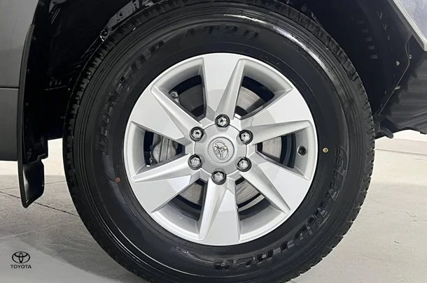 2022 Toyota Prado GXL image 5
