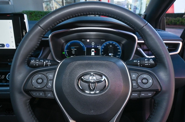 2024 TOYOTA Corolla Hatch Hybrid ZR image 11