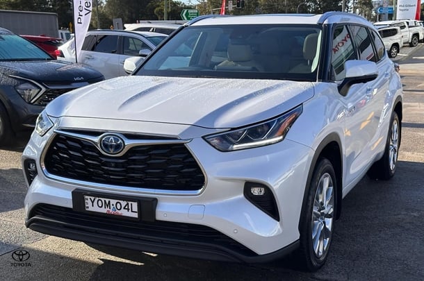 2023 Toyota Kluger Hybrid AWD GRANDE image 4