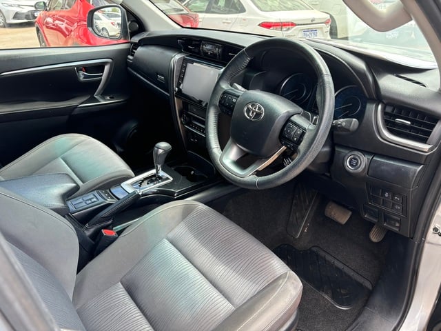 2022 Toyota Fortuner GXL image 3