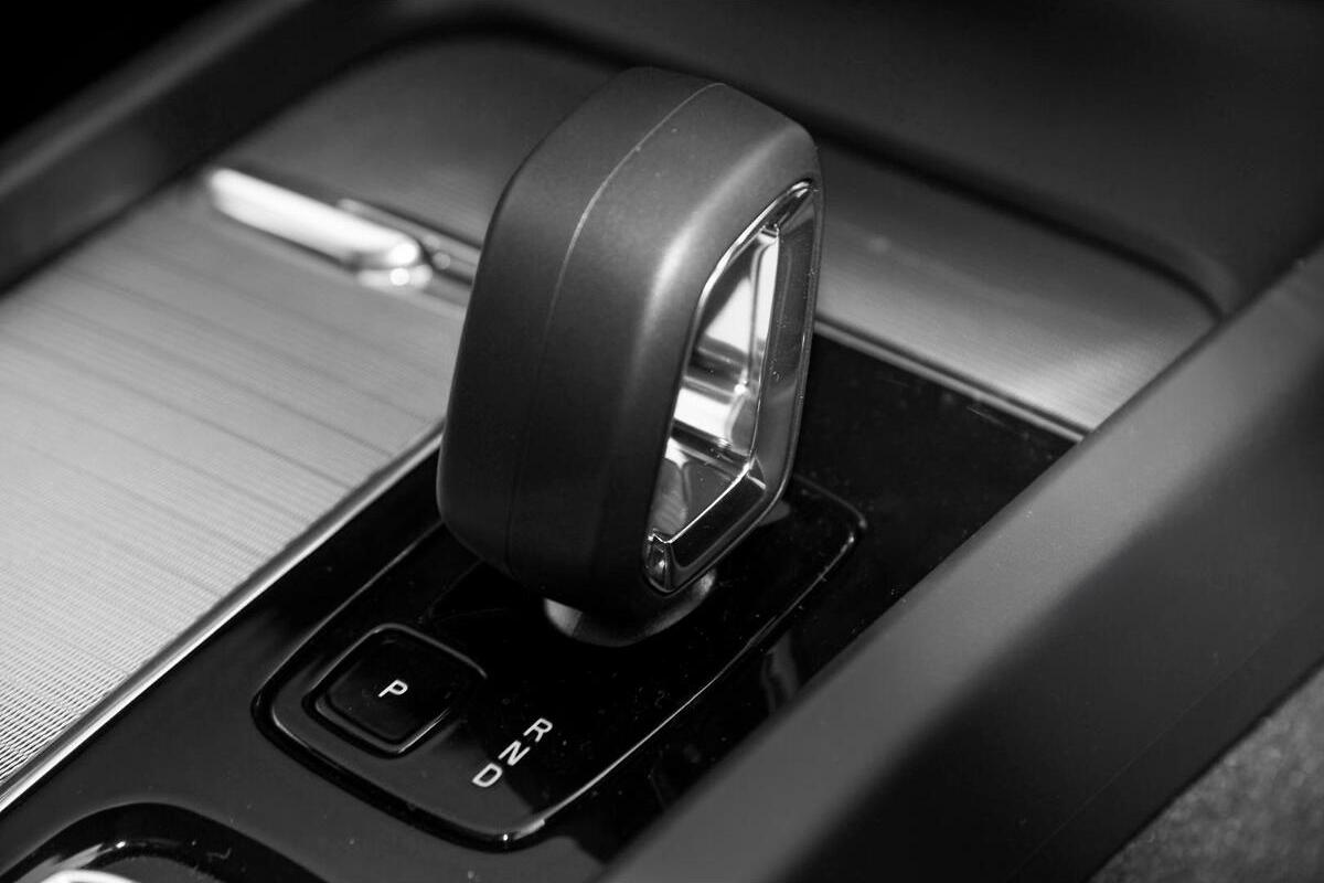 2024 Volvo XC60 Plus T8 Plug-In Hybrid Auto AWD MY25 image 17