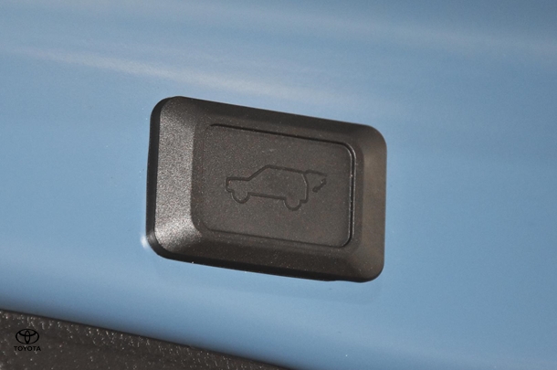 2022 Toyota RAV4 Hybrid XSE (AWD) image 22