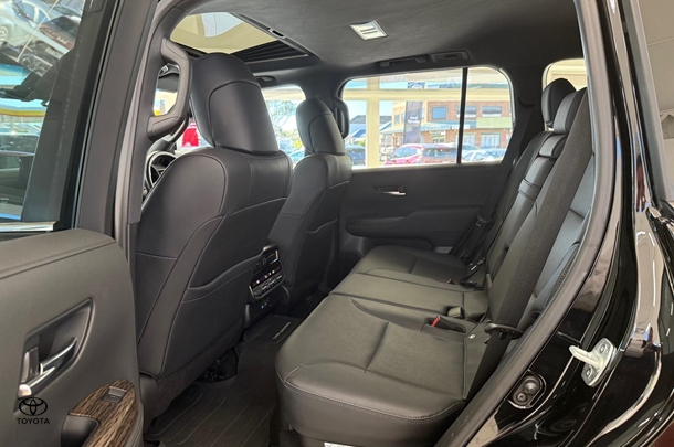 2022 Toyota Landcruiser VX image 17