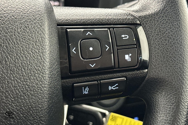 2020 Toyota Hilux SR image 21