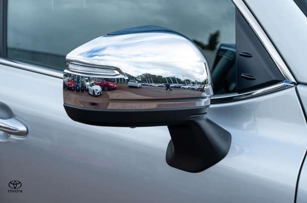 2023 TOYOTA Landcruiser Sahara image 24