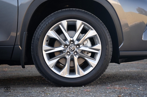 2024 Toyota KLUGER HYBRID AWD GRANDE image 24