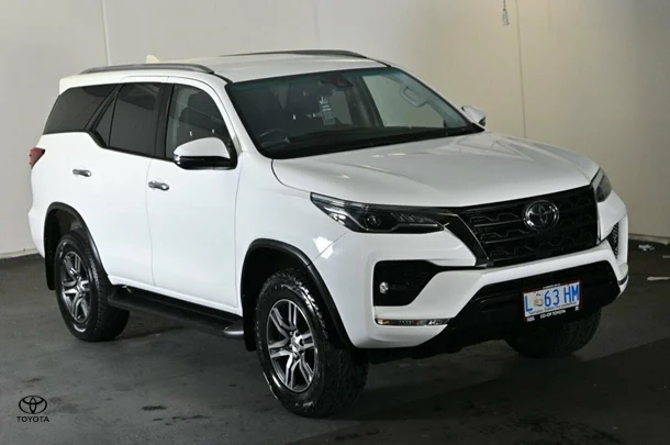 2023 Toyota Fortuner GXL image 3