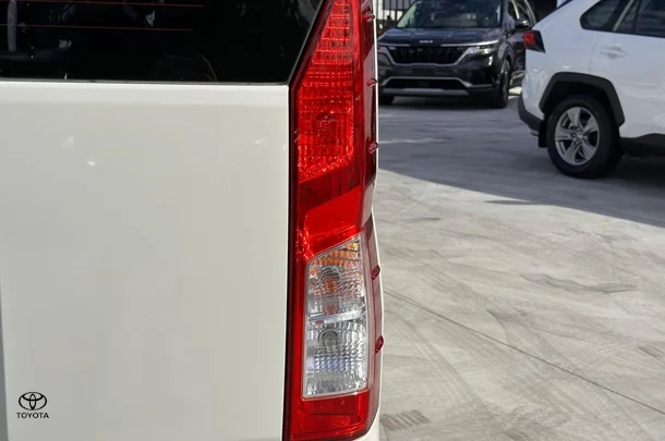 2019 Toyota HiAce LWB image 9