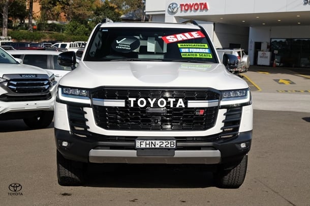 2024 Toyota LANDCRUISER GR-S image 3