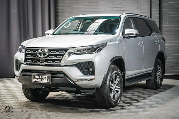 2025 Toyota Fortuner GXL image 4