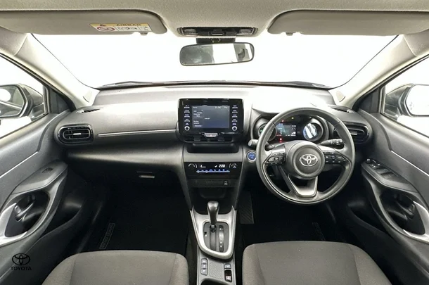 2023 Toyota Yaris Cross Hybrid GX image 2