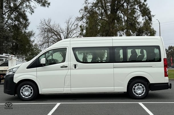 2023 Toyota HIACE SLWB image 4