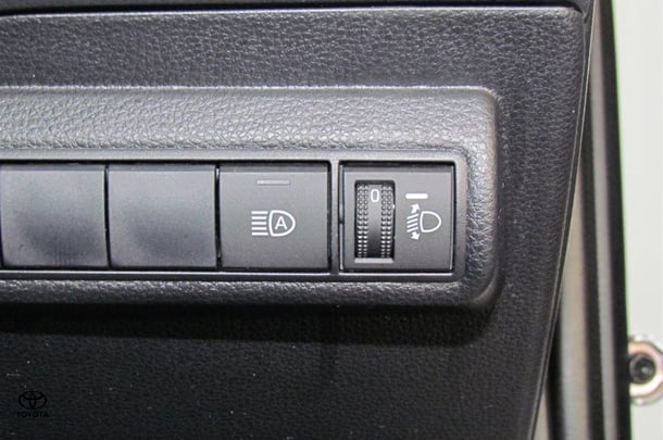 2022 Toyota Corolla Sedan Hybrid Ascent Sport image 11