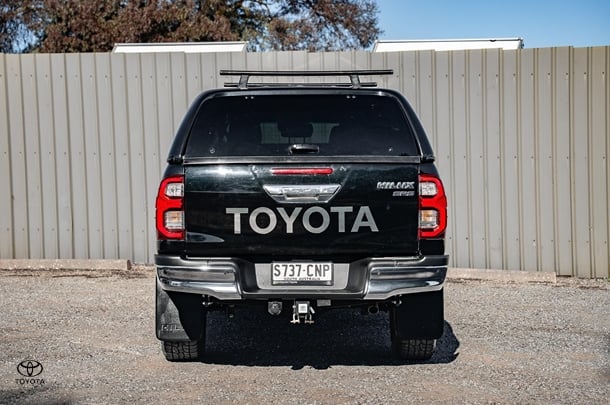 2021 Toyota HILUX SR5 image 32
