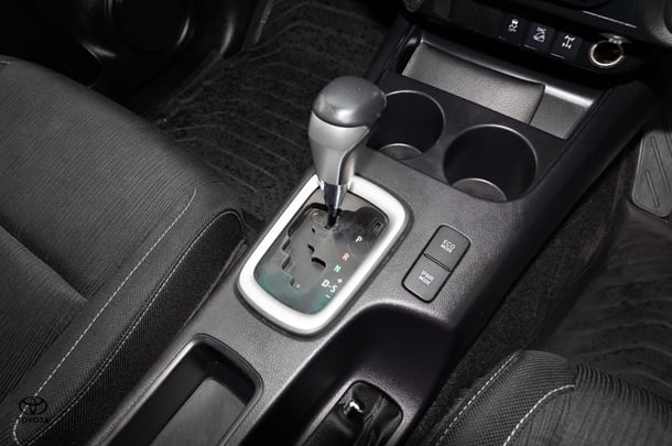 2018 Toyota Hilux 4x4 SR5 image 13