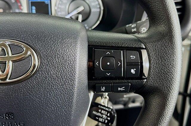 2024 Toyota Hilux SR image 17