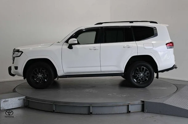 2022 Toyota Landcruiser VX image 8
